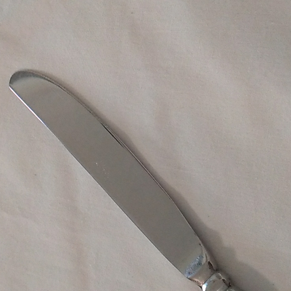 Rogers Co Drama 2 Dinner Knives Stainless Steel Flatware - Picture 4 of 6